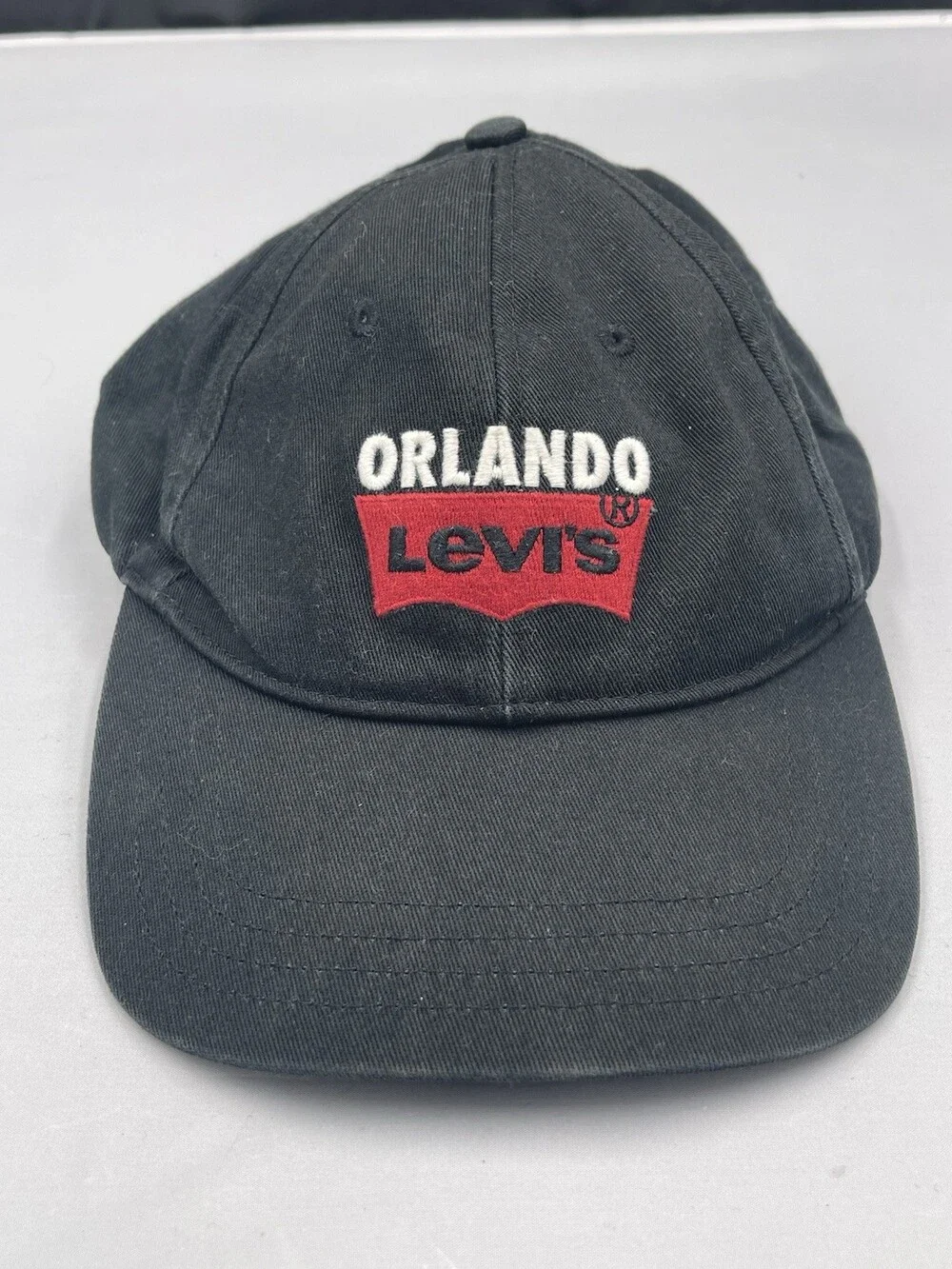 Leviâs âOrlandoâ Black Batwing Snapback Cap â Tourist/Souvenir Hat
